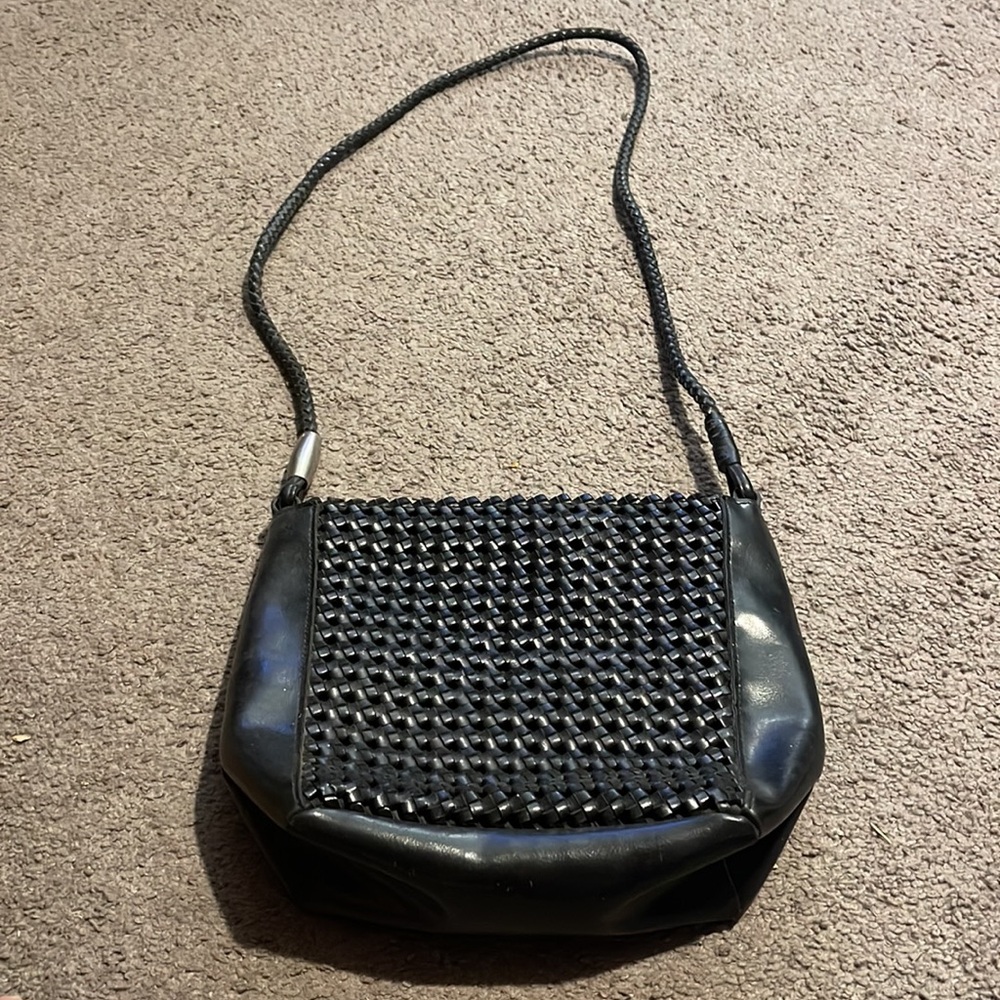 Elegant Black Liz Claiborne Woven Shoulder Bag - Picture 2 of 5